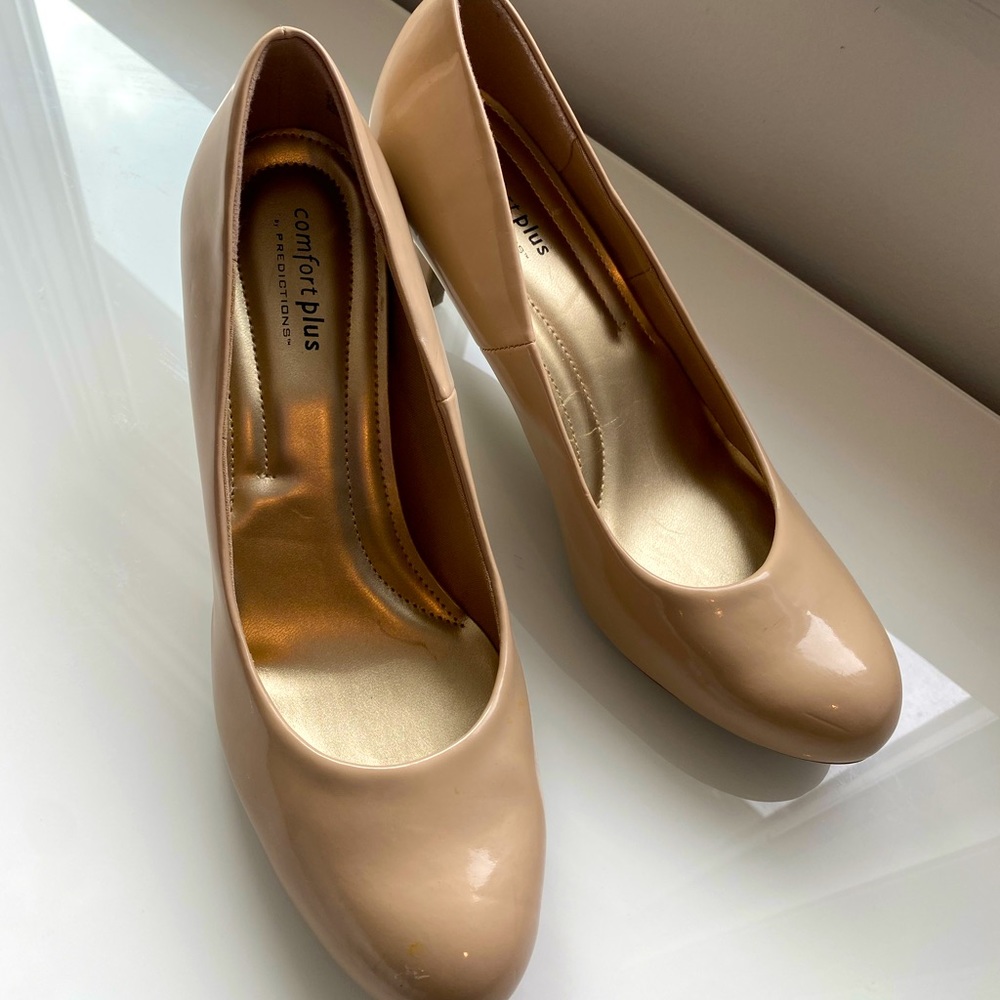 Round Toe Patent Pumps, Light Tan - 9.5